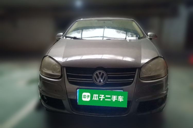 Used Volkswagen Sagitar 2009 1.6L Manual Fashion Model with Leather Interior Front