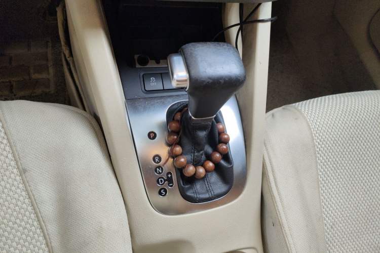 Used Volkswagen Sagitar 2009 1.6L Automatic Comfort Edition Gear Lever