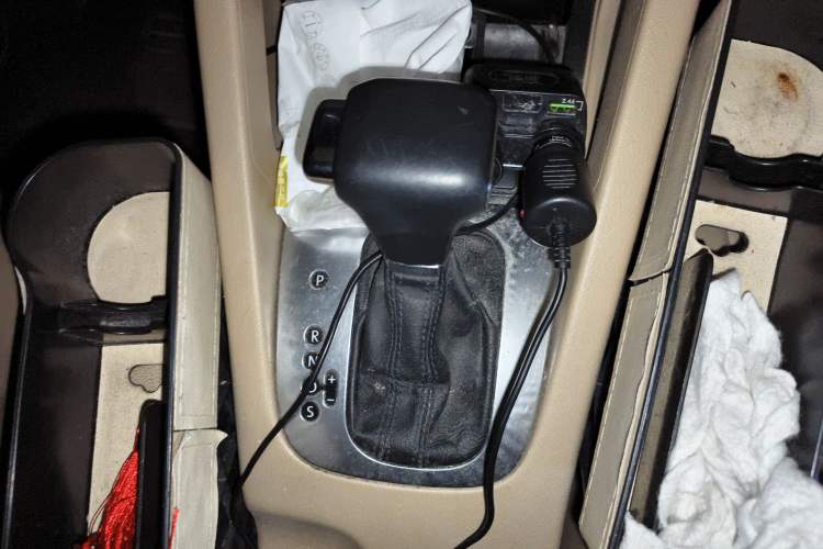 Used Volkswagen Sagitar 2009 2.0L Automatic Leather Edition Gear Lever