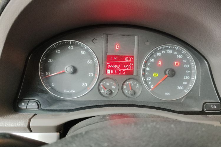 Used Volkswagen Sagitar 2009 1.6L Automatic Comfort Edition Odometer Close Up