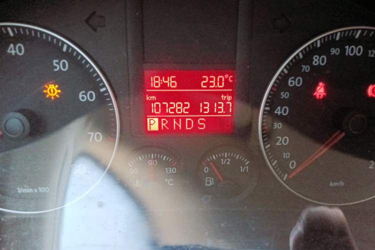 Used Volkswagen Sagitar 2009 1.6L Automatic Comfort Edition Odometer Close Up