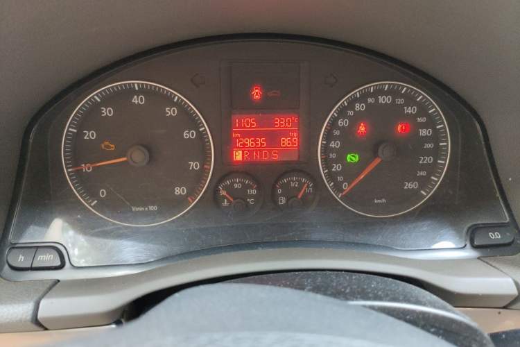 Used Volkswagen Sagitar 2009 1.6L Automatic Comfort Edition Odometer Close Up