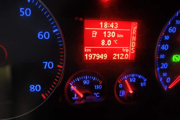 Used Volkswagen Sagitar 2009 2.0L Automatic Leather Edition Odometer Close Up