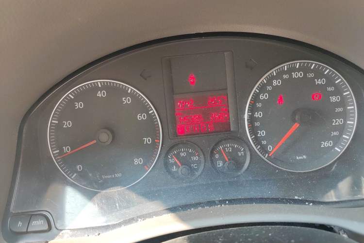 Used Volkswagen Sagitar 2009 1.6L Automatic Comfort Edition Odometer Close Up
