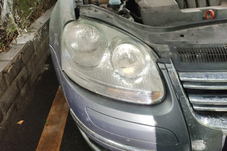 Used Volkswagen Sagitar 2009 1.6L Automatic Comfort Edition Right Front Headlight