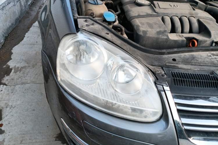 Used Volkswagen Sagitar 2009 1.6L Automatic Comfort Edition Right Front Headlight