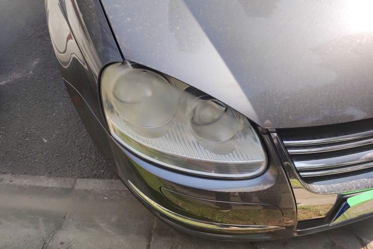 Used Volkswagen Sagitar 2009 1.6L Automatic Comfort Edition Right Front Headlight