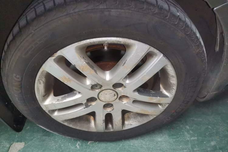 Used Volkswagen Sagitar 2009 1.6L Manual Fashion Model with Leather Interior Right Front Wheel Hub