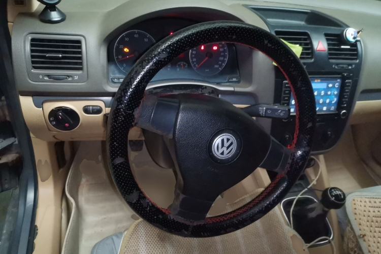 Used Volkswagen Sagitar 2009 1.6L Manual Fashion Model with Leather Interior Steering Wheel