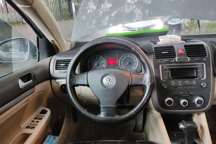 Used Volkswagen Sagitar 2009 1.6L Automatic Comfort Edition Steering Wheel