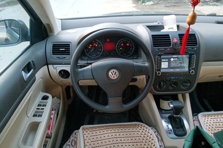 Used Volkswagen Sagitar 2009 1.6L Automatic Comfort Edition Steering Wheel