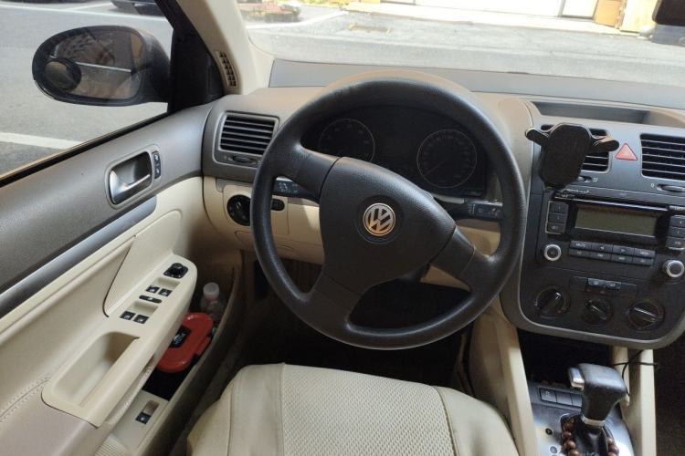 Used Volkswagen Sagitar 2009 1.6L Automatic Comfort Edition Steering Wheel