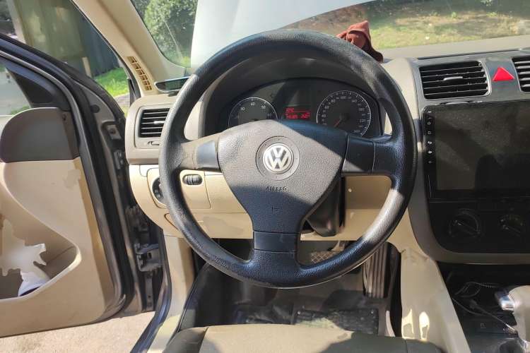 Used Volkswagen Sagitar 2009 1.6L Automatic Comfort Edition Steering Wheel