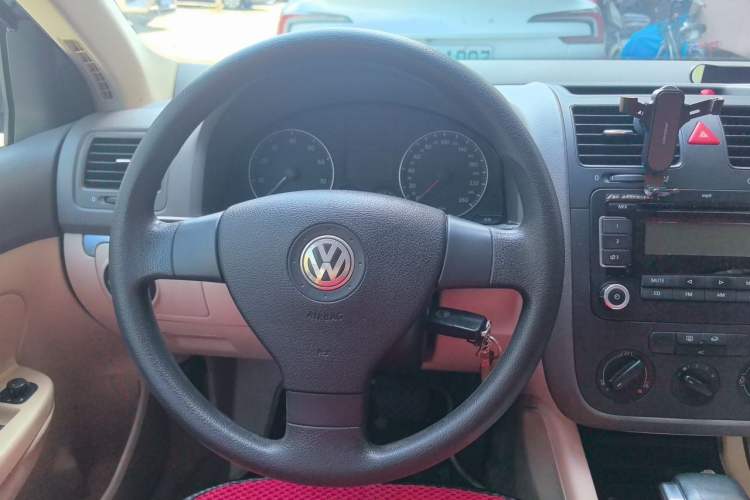 Used Volkswagen Sagitar 2009 1.6L Automatic Comfort Edition Steering Wheel