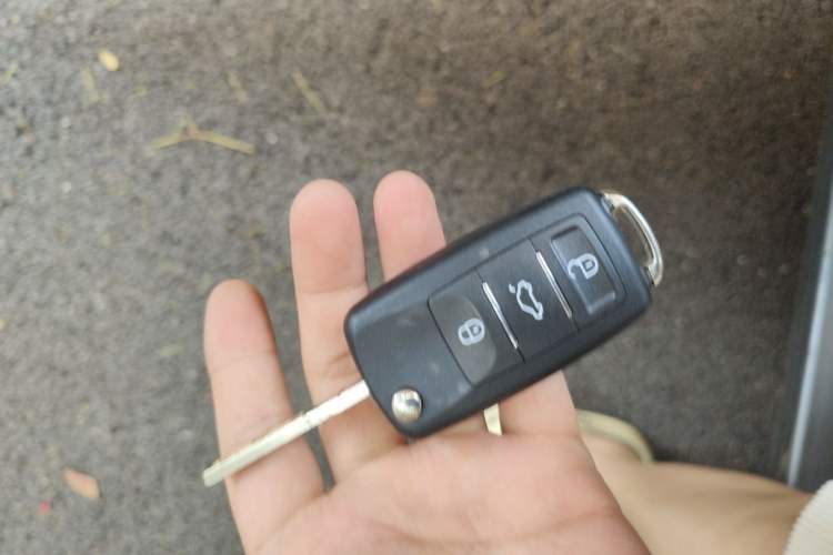 Used Volkswagen Sagitar 2009 1.6L Automatic Comfort Edition Vehicle Key