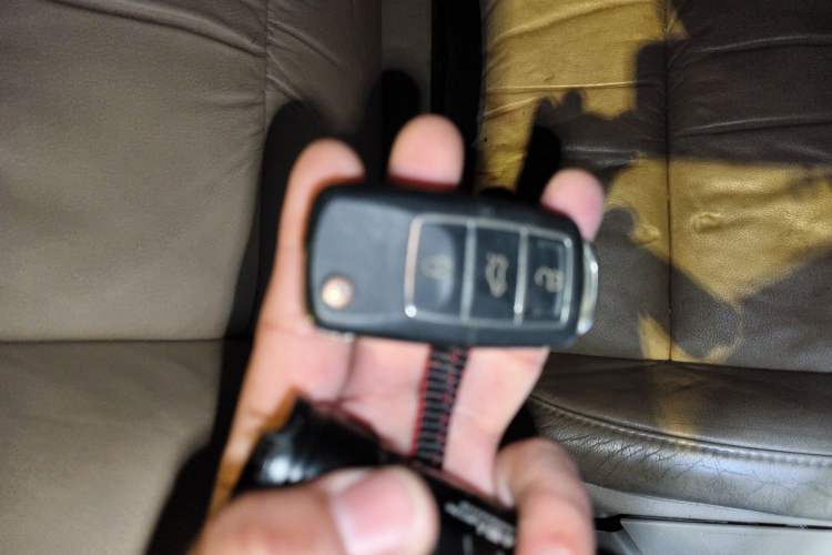 Used Volkswagen Sagitar 2009 2.0L Automatic Leather Edition Vehicle Key