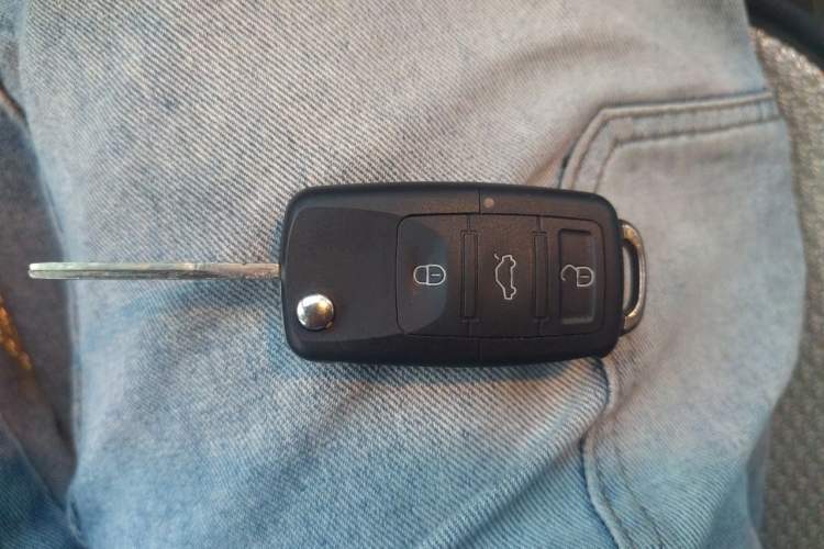 Used Volkswagen Sagitar 2009 1.6L Automatic Fashion Edition Vehicle Key