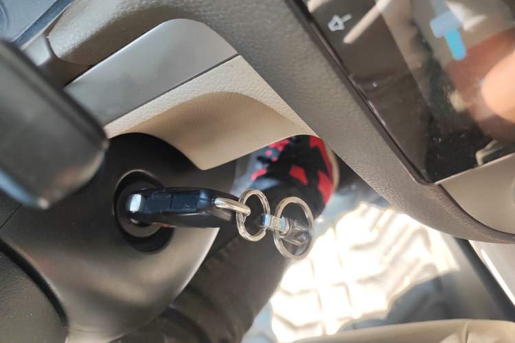 Used Volkswagen Sagitar 2009 1.6L Automatic Comfort Edition Vehicle Key