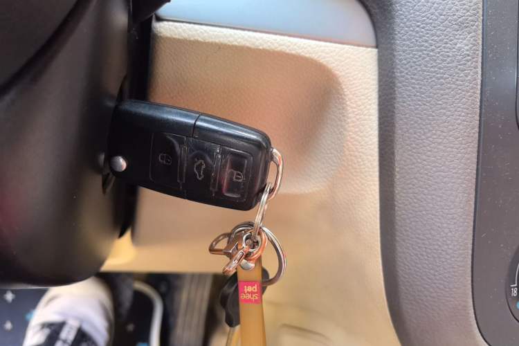 Used Volkswagen Sagitar 2009 1.6L Automatic Comfort Edition Vehicle Key