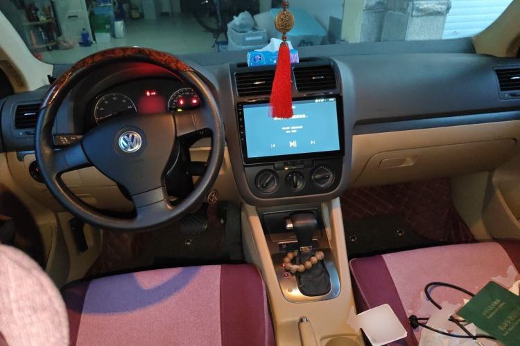 Used Volkswagen Sagitar 2009 1.6L Automatic Comfort Edition Center Console
