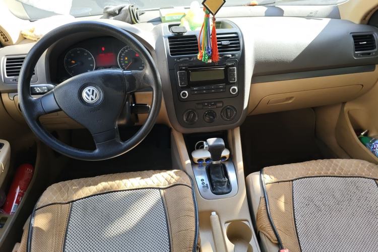 Used Volkswagen Sagitar 2009 1.6L Automatic Comfort Edition Center Console