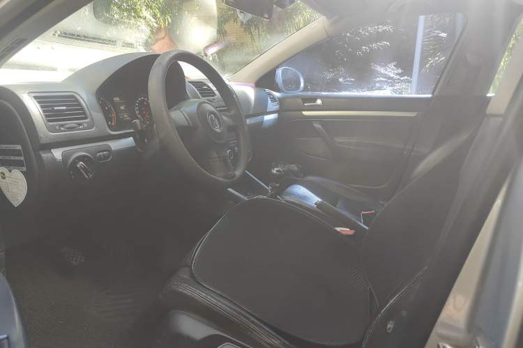 Used Volkswagen Sagitar 2009 1.6L Manual Comfort Edition Driver Seat