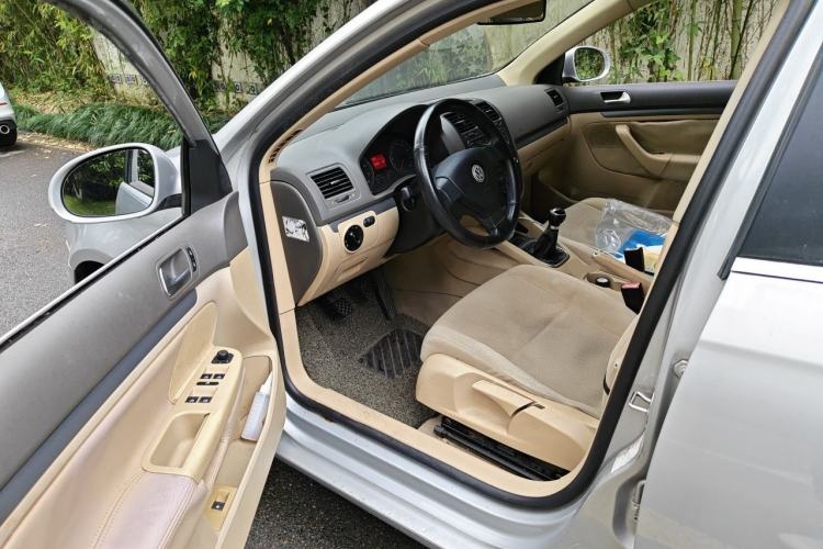 Used Volkswagen Sagitar 2009 1.6L Manual Fashion Model Driver Seat