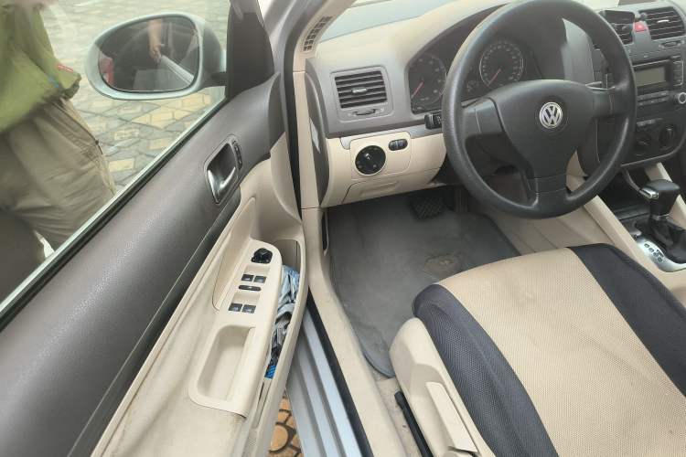 Used Volkswagen Sagitar 2009 1.6L Automatic Comfort Edition Driver Seat