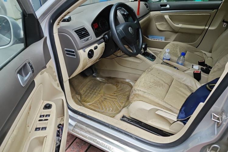 Used Volkswagen Sagitar 2009 1.6L Automatic Fashion Edition Driver Seat