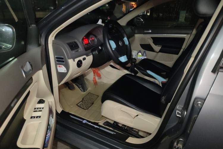 Used Volkswagen Sagitar 2009 1.6L Manual Comfort Edition Driver Seat