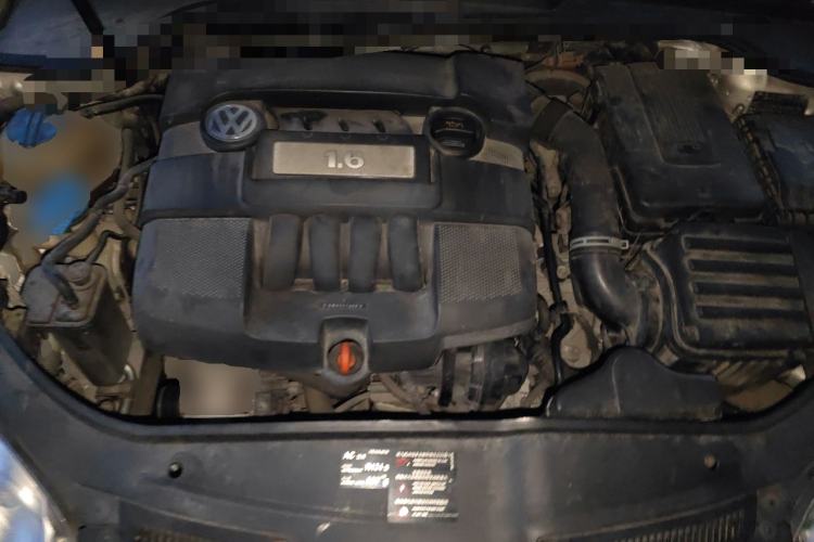 Used Volkswagen Sagitar 2009 1.6L Automatic Comfort Edition Engine Bay