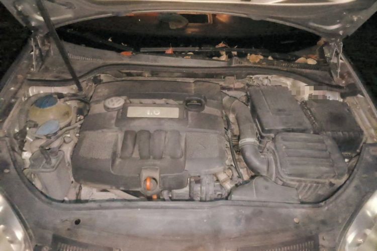 Used Volkswagen Sagitar 2009 1.6L Automatic Fashion Edition Engine Bay