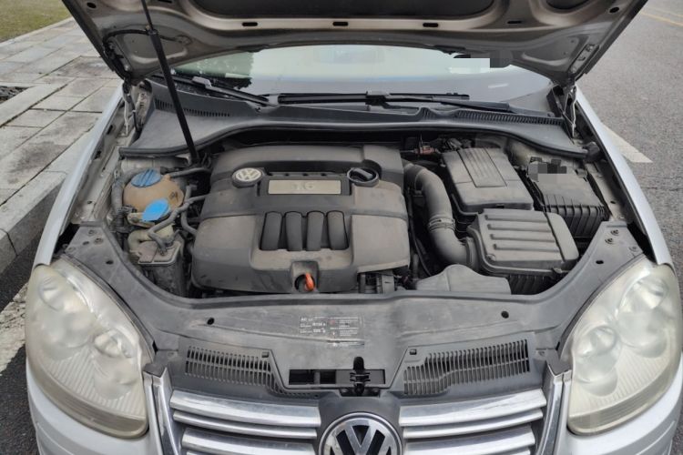 Used Volkswagen Sagitar 2009 1.6L Automatic Comfort Edition Engine Bay