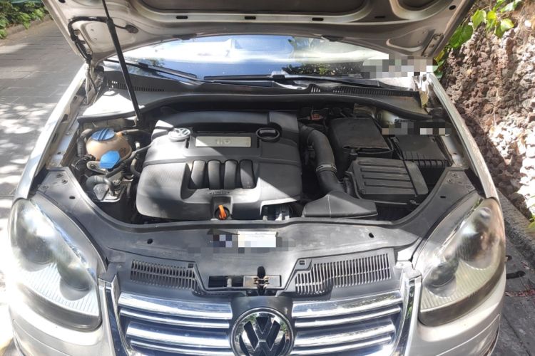 Used Volkswagen Sagitar 2009 1.6L Manual Comfort Edition Engine Bay