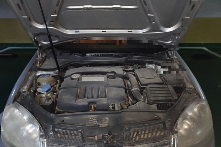 Used Volkswagen Sagitar 2009 1.6L Automatic Comfort Edition Engine Bay