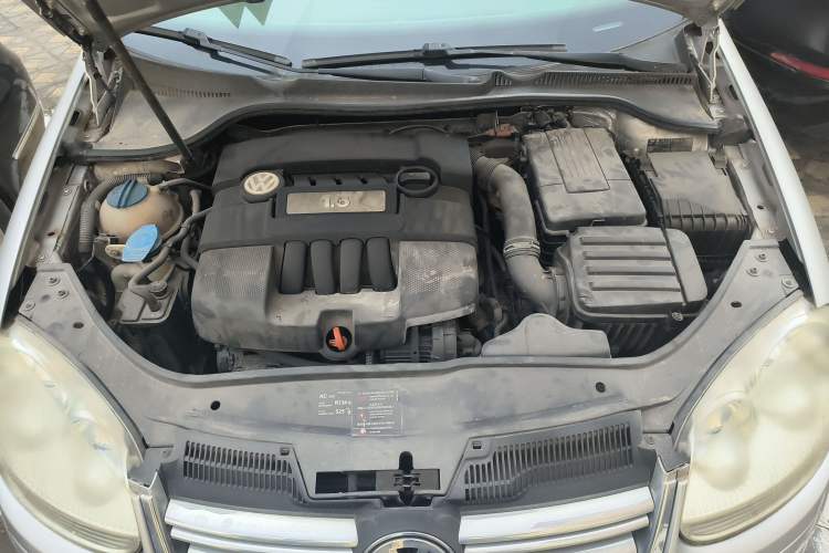 Used Volkswagen Sagitar 2009 1.6L Automatic Comfort Edition Engine Bay
