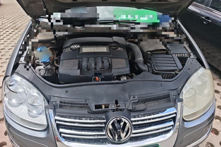 Used Volkswagen Sagitar 2009 1.6L Manual Fashion Model Engine Bay