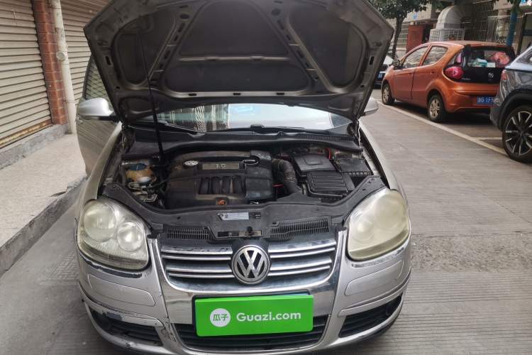 Used Volkswagen Sagitar 2009 1.6L Automatic Comfort Edition Engine Bay