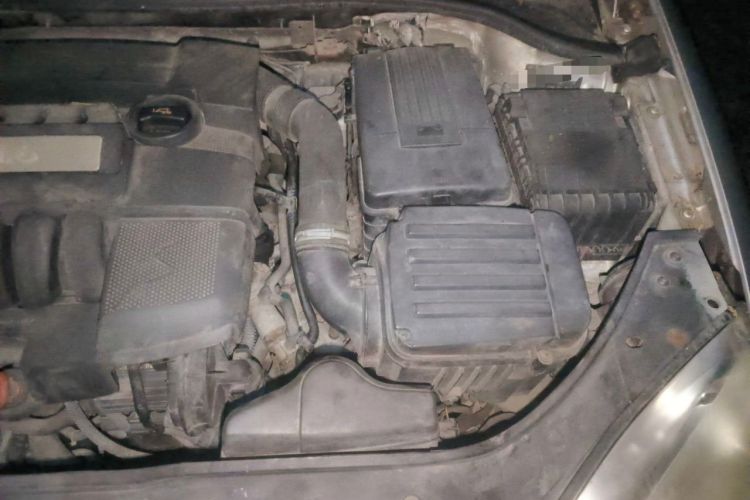 Used Volkswagen Sagitar 2009 1.6L Automatic Fashion Edition Engine Bay Left