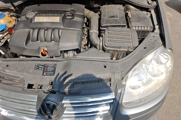 Used Volkswagen Sagitar 2009 1.6L Automatic Fashion Edition Engine Bay Left