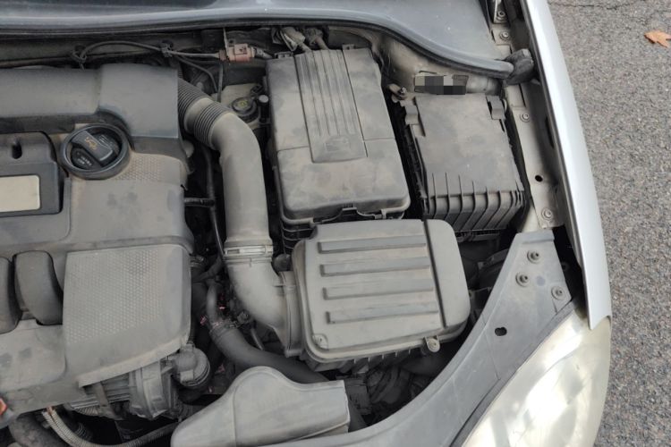 Used Volkswagen Sagitar 2009 1.6L Automatic Comfort Edition Engine Bay Left