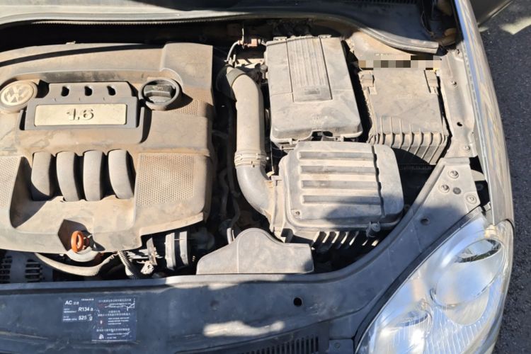 Used Volkswagen Sagitar 2009 1.6L Automatic Comfort Edition Engine Bay Left