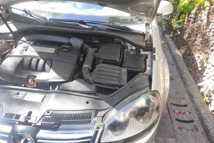 Used Volkswagen Sagitar 2009 1.6L Manual Comfort Edition Engine Bay Left