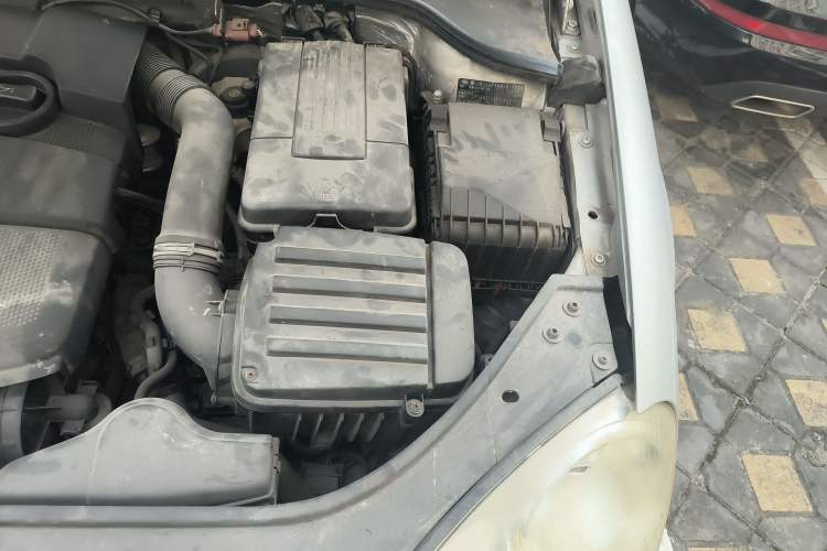 Used Volkswagen Sagitar 2009 1.6L Automatic Comfort Edition Engine Bay Left