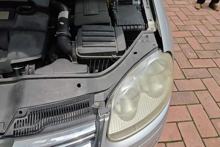 Used Volkswagen Sagitar 2009 1.6L Automatic Fashion Edition Engine Bay Left