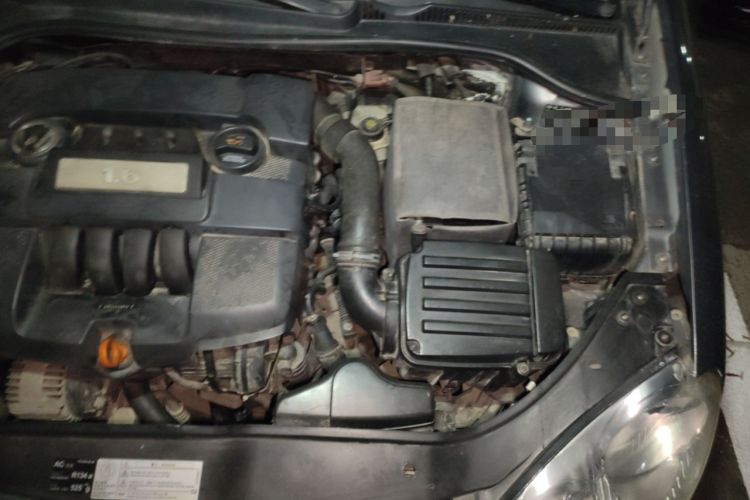Used Volkswagen Sagitar 2009 1.6L Manual Comfort Edition Engine Bay Left