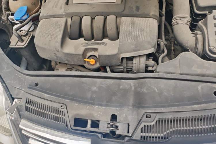 Used Volkswagen Sagitar 2009 1.6L Automatic Fashion Edition Engine Bay