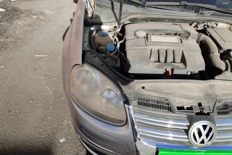 Used Volkswagen Sagitar 2009 1.6L Automatic Comfort Edition Engine Bay Right