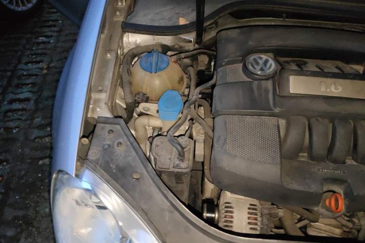 Used Volkswagen Sagitar 2009 1.6L Automatic Comfort Edition Engine Bay Right