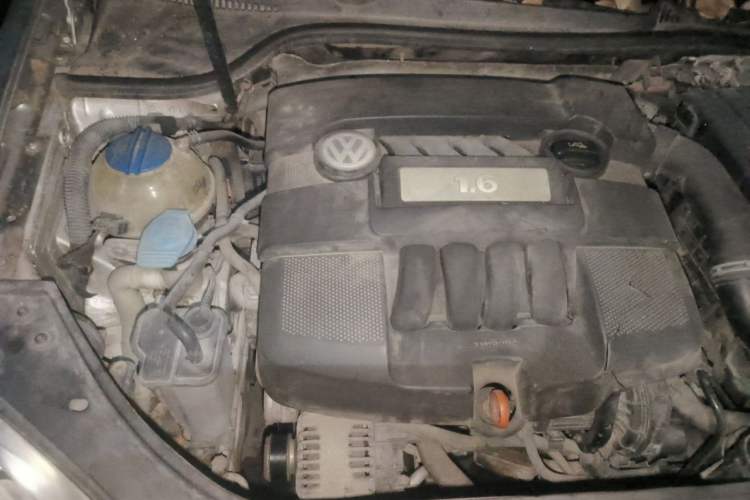 Used Volkswagen Sagitar 2009 1.6L Automatic Fashion Edition Engine Bay Right